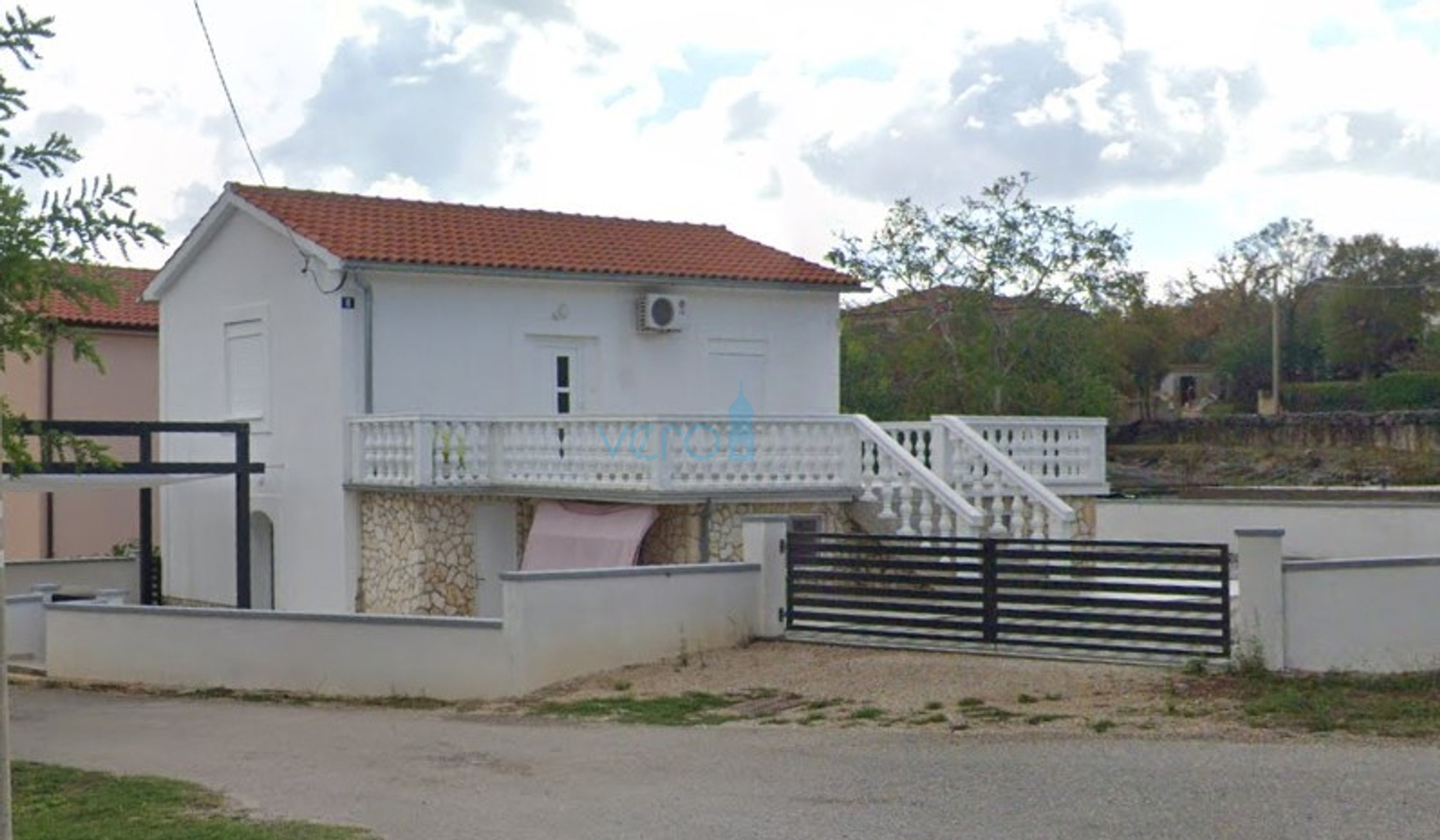 Otok Krk, Dobrinj, okolica, adaptirana samostojeća kuća, prodaja